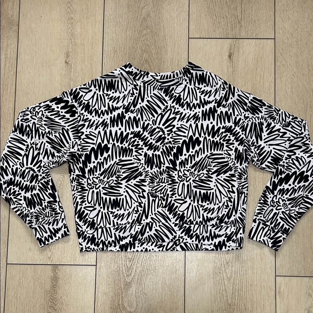 Nooworks Black and White Jersey top. Cropped length. Nwot. 97% cotton.
